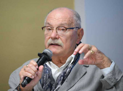 За репост Михалкова &mdash; ОМОН к пенсионерке: как губернатор Артамонов отомстил за разоблачение о поборах, отправив силовиков на семью