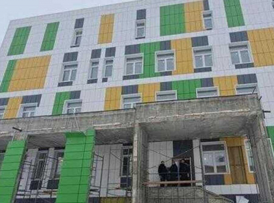 Новый подрядчик с судимостями завершает строительство поликлиники с проблемами в Емельяново