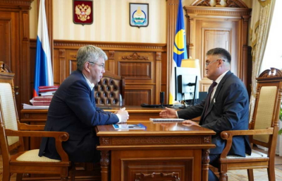 Ринчинов и Хандаков управляют нефритом без народа