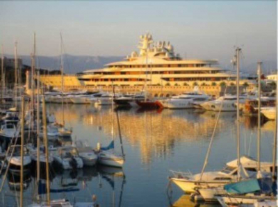 Вобан для Усманова. Яхта кремлевского олигарха Dilbar оккупировала причал на Французской Ривьере