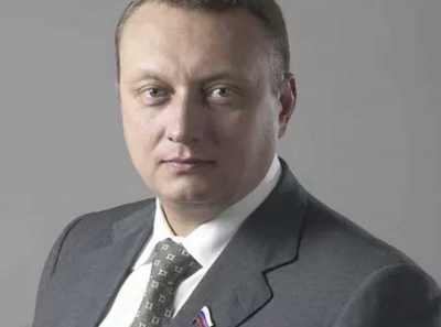 Дмитрий Савельев: неприметные дела парламентария и тень обвинений на фоне четверти века службы