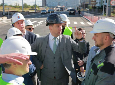 Каска JUMO за 66 тысяч: Линченко в Смольном устраивает модный показ вместо инспекции